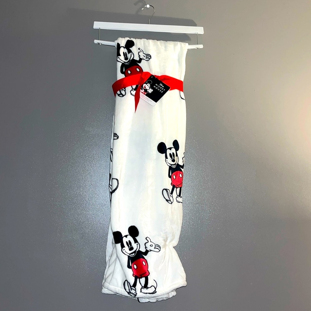 🆕 Disney Mickey Mouse Plush Throw